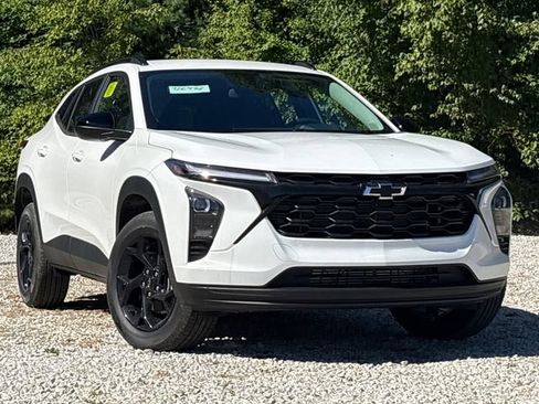 New 2026 Chevrolet Trax LT w/ Driver Confidence Package FWD image 2