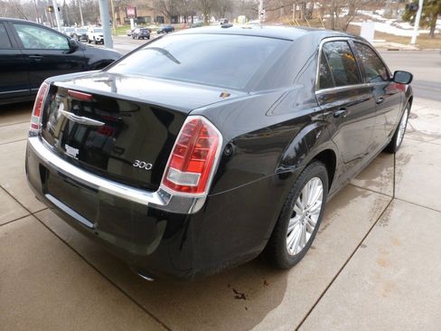Used 2014 Chrysler 300 AWD image 2