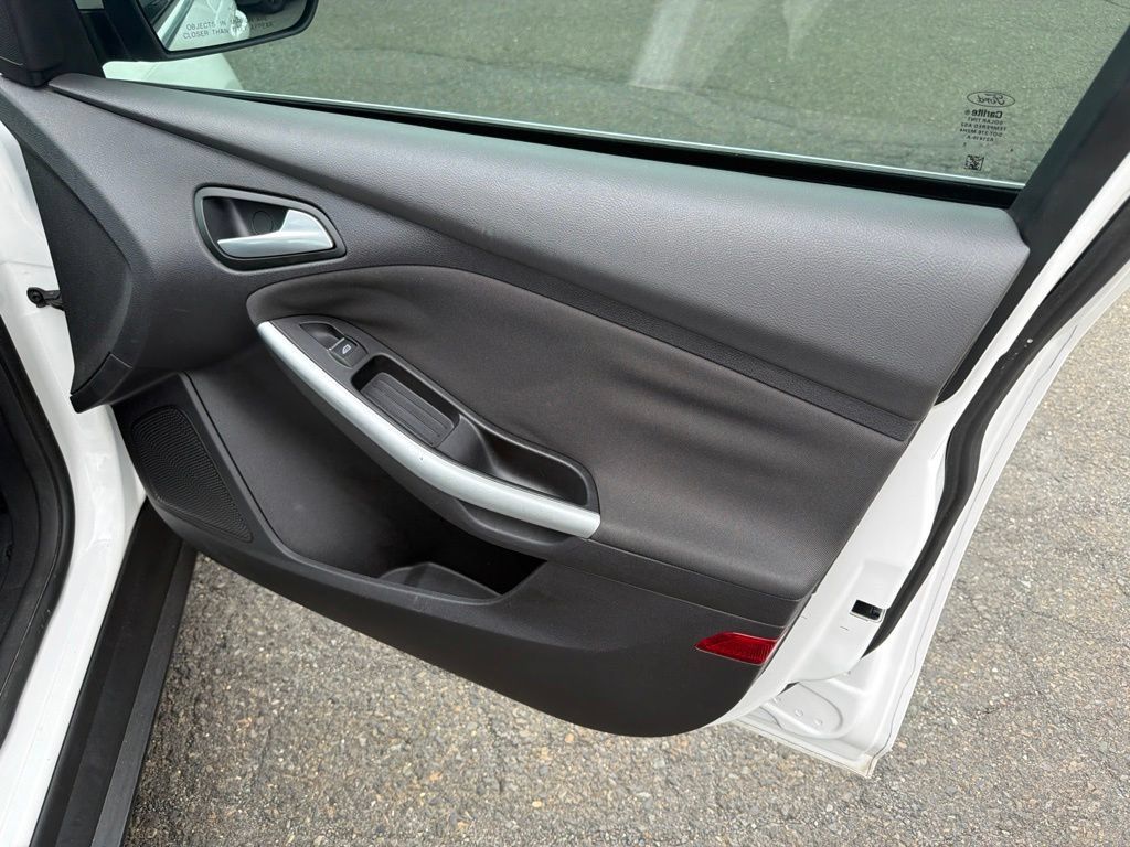 Used 2014 Ford Focus Titanium FWD image 15