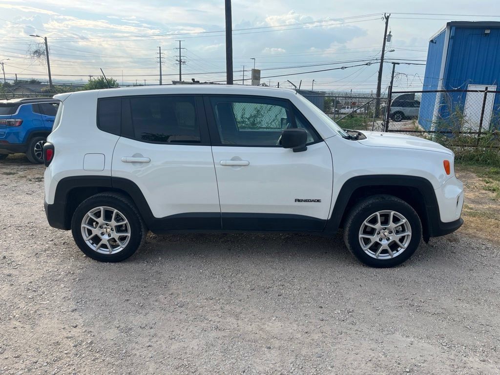 Used 2023 Jeep Renegade Latitude AWD/4WD image 8
