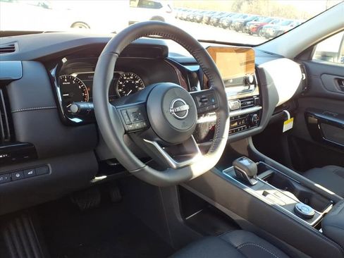 New 2025 Nissan Pathfinder SV w/ Black Appearance Package image 9