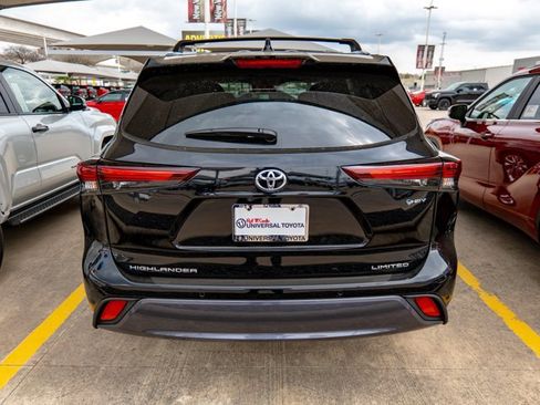 New 2026 Toyota Highlander Limited image 8