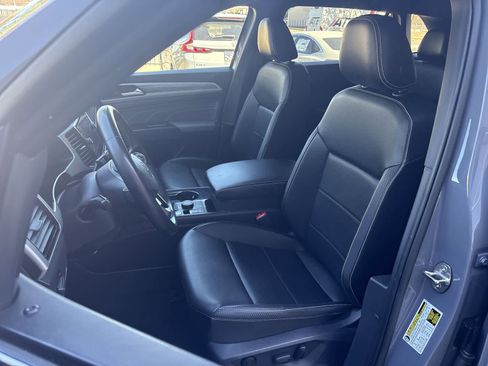 Used 2022 Volkswagen Atlas Cross Sport SE image 18