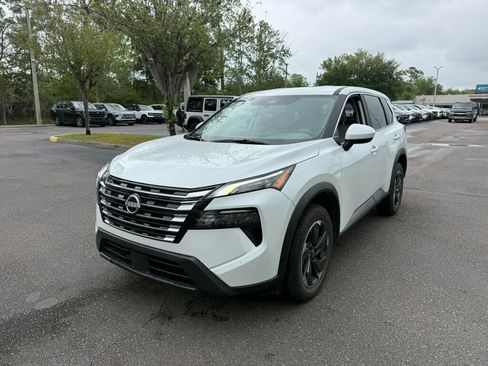 Used 2025 Nissan Rogue SV image 1