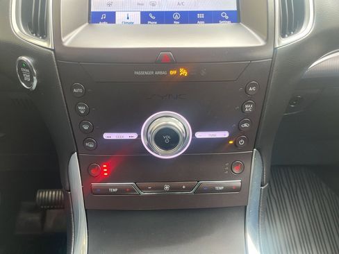 Certified 2020 Ford Edge Titanium image 24