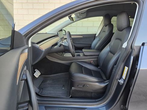 Used 2022 Tesla Model Y Performance image 15
