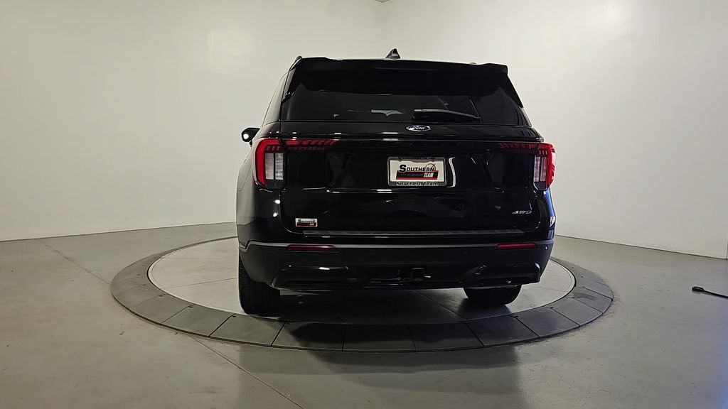 Used 2025 Ford Explorer ST-Line w/ ST-Line Street Pack AWD/4WD image 4