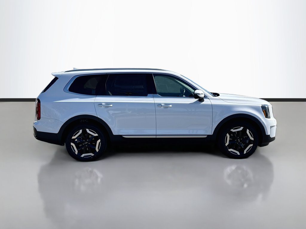 Used 2025 Kia Telluride S FWD image 8