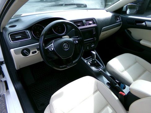 Used 2017 Volkswagen Jetta SE FWD image 14