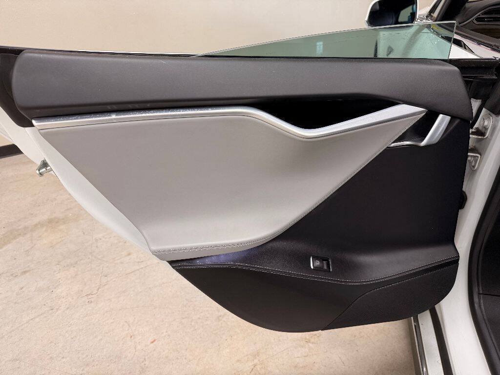 Used 2016 Tesla Model S 85 RWD image 12