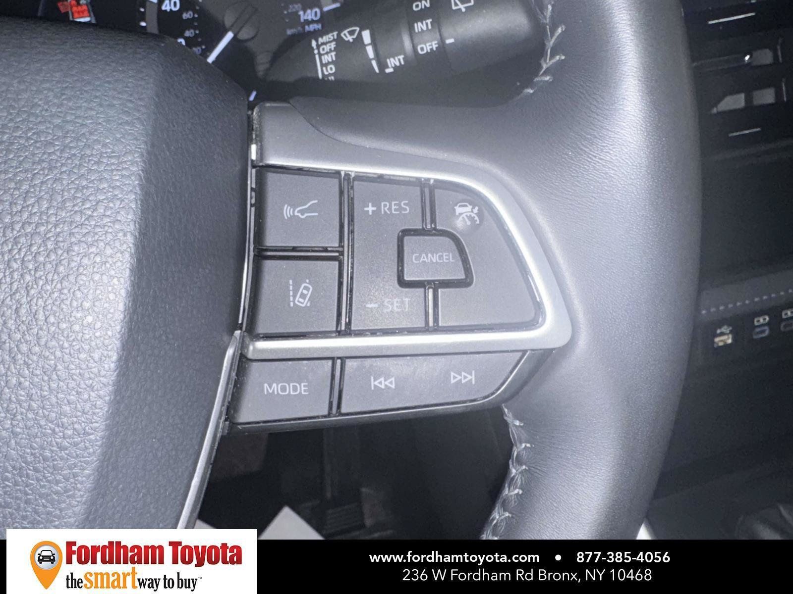 Used 2023 Toyota Highlander LE AWD/4WD image 21
