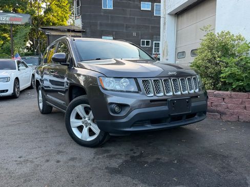 Used 2016 Jeep Compass Latitude FWD image 19