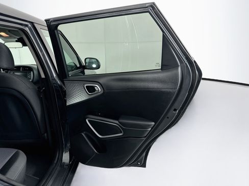 Used 2025 Kia Soul LX w/ LX Technology Package FWD image 28