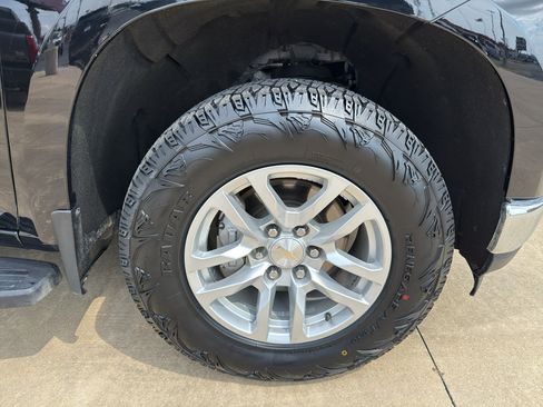 Used 2022 Chevrolet Silverado 1500 LT AWD/4WD image 13