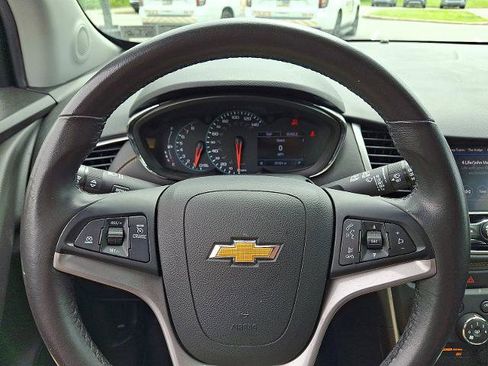 Used 2020 Chevrolet Trax LT w/ LT Convenience Package AWD/4WD image 20