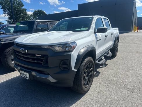 Used 2024 Chevrolet Colorado Trail Boss AWD/4WD image 4