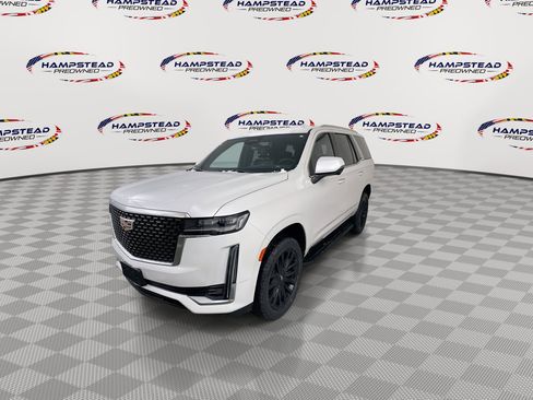 Used 2023 Cadillac Escalade Premium Luxury image 4