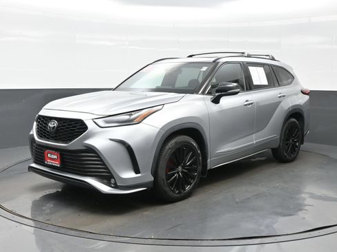Used 2023 Toyota Highlander XSE AWD/4WD image 2