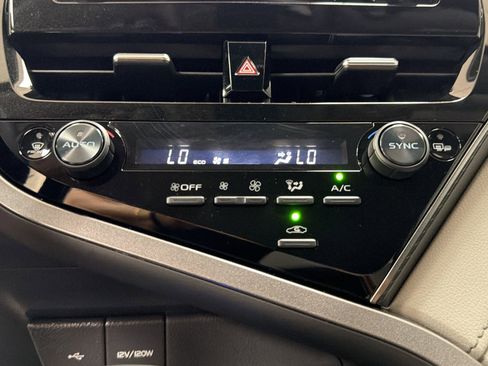 Used 2023 Toyota Camry SE image 21