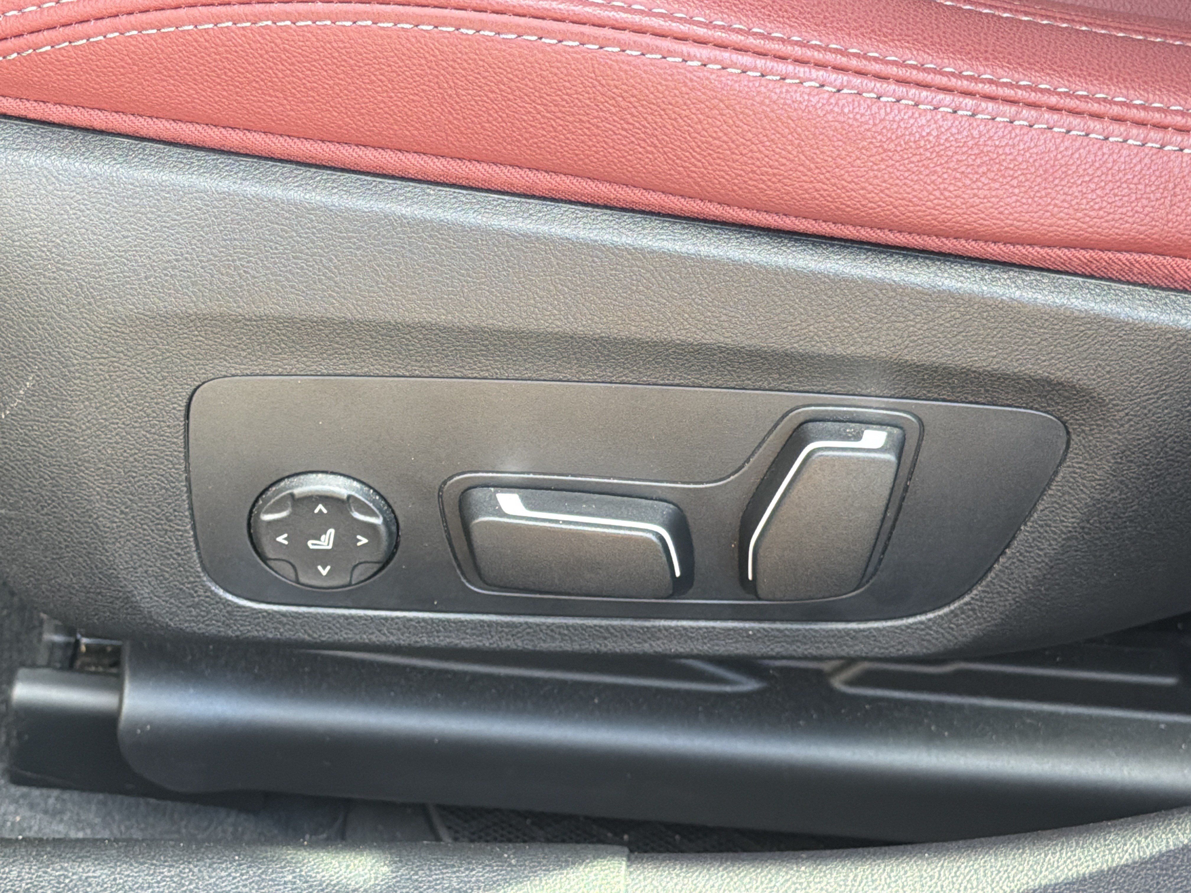 Certified 2026 BMW 330i Sedan RWD image 19