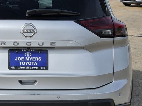 Used 2025 Nissan Rogue SV FWD image 9