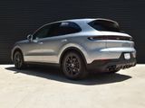 Certified 2025 Porsche Cayenne image 3