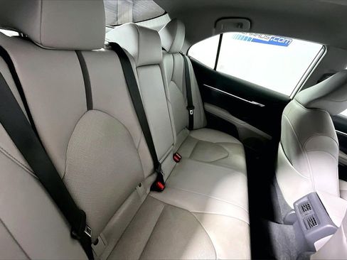 Used 2021 Toyota Camry XLE image 22