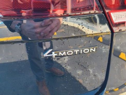 Used 2024 Volkswagen Tiguan SE image 9