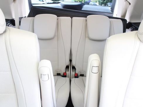 Used 2024 Mercedes-Benz GLS 450 4MATIC image 23