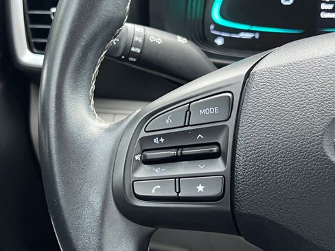 Certified 2025 Hyundai Venue SEL FWD image 27