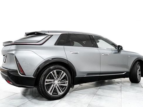 Used 2024 Cadillac Lyriq Luxury AWD/4WD image 7