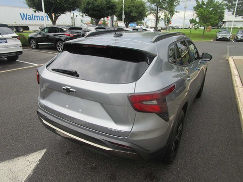 Used 2025 Chevrolet Trax ACTIV w/ Sunroof Package FWD image 5