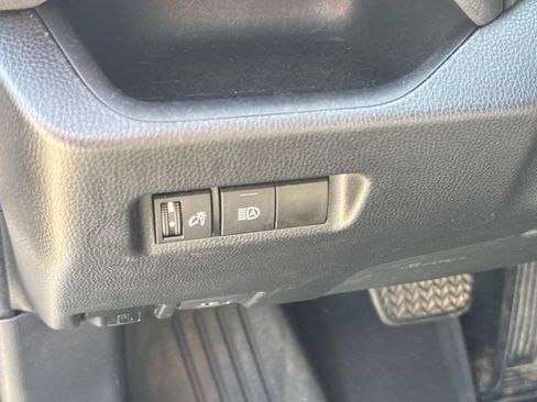 Used 2021 Toyota RAV4 XLE FWD image 29