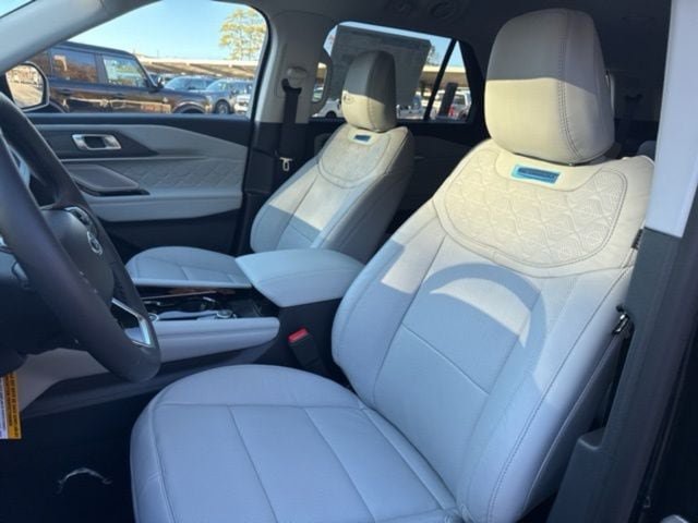 Used 2026 Ford Explorer Platinum w/ LUX Leather Package AWD/4WD image 10