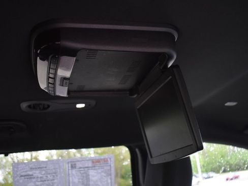 Used 2019 Chrysler Pacifica Touring Plus w/ S Appearance Package FWD image 17