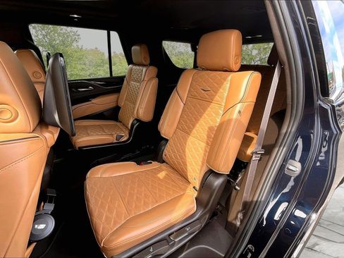 Used 2023 Cadillac Escalade Premium Luxury image 26