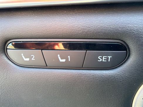 Used 2019 INFINITI QX50 Essential w/ Sensory Package AWD/4WD image 17
