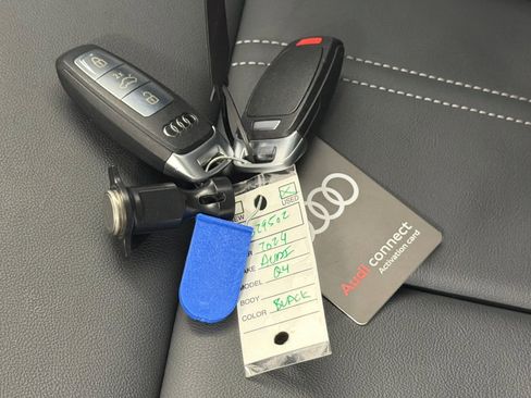 Certified 2024 Audi Q4 e-tron Prestige w/ Black Optic Package image 25