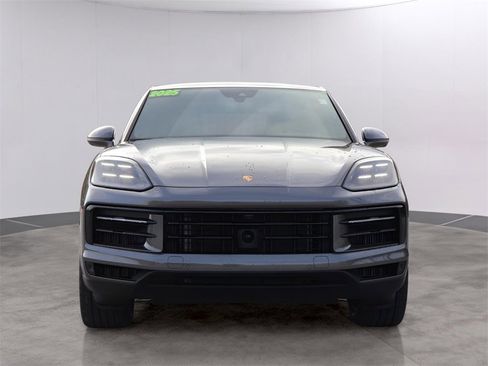Used 2025 Porsche Cayenne Coupe image 12
