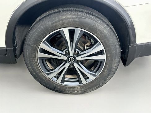Used 2017 Nissan Rogue SL w/ SL Premium Package FWD image 11