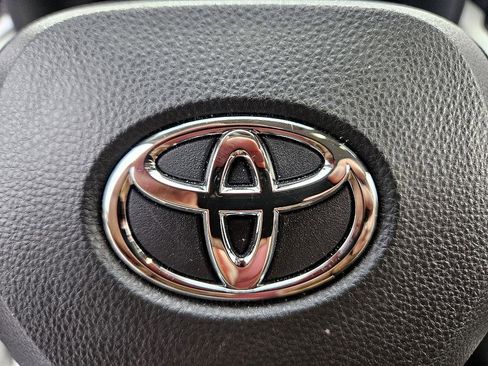 Used 2025 Toyota RAV4 XLE image 27