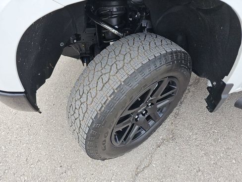 New 2026 Chevrolet Silverado 1500 Custom Trail Boss w/ LPO, Dark Essentials Package AWD/4WD image 34