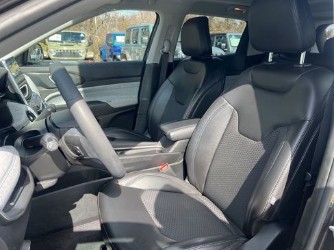 Used 2022 Jeep Compass Latitude w/ Sun and Sound Group image 17