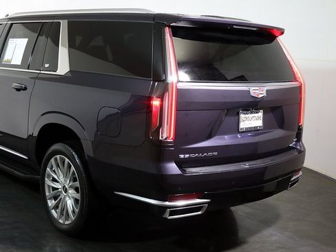 Used 2023 Cadillac Escalade ESV Premium Luxury image 11