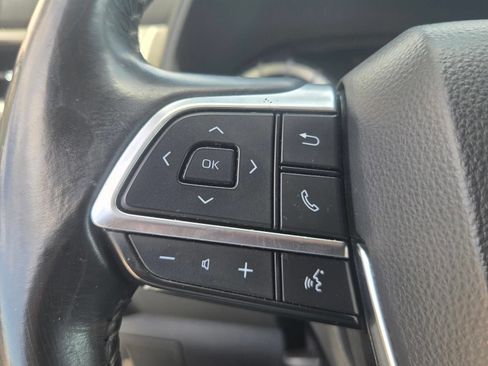 Used 2021 Toyota Highlander LE FWD image 21