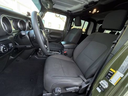 Used 2023 Jeep Gladiator Sport AWD/4WD image 23