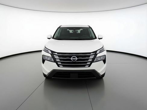 Used 2024 Nissan Rogue SV image 2