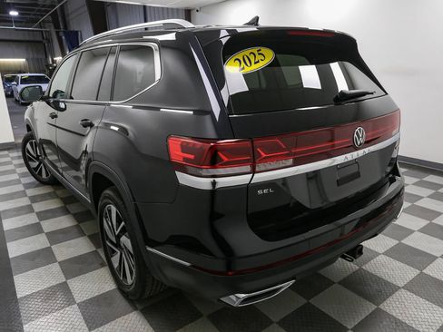 Used 2025 Volkswagen Atlas SEL AWD/4WD image 11