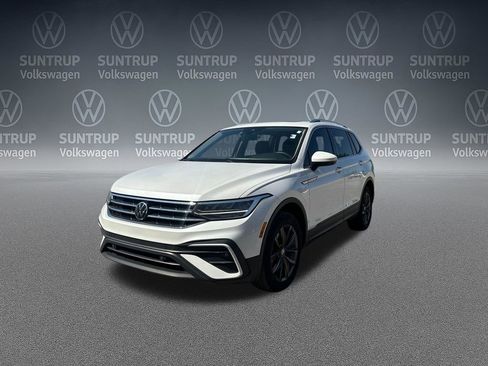 Used 2023 Volkswagen Tiguan SE w/ Panoramic Sunroof Package FWD image 35