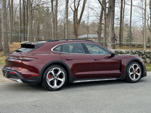 Used 2022 Porsche Taycan 4S w/ Off-Road Design Package image 19